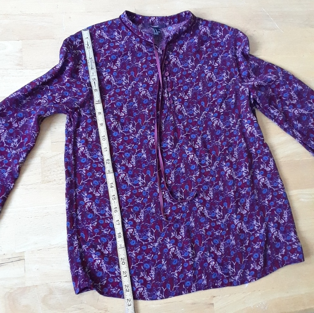 Button-Front Floral Top - Picture 5 of 8